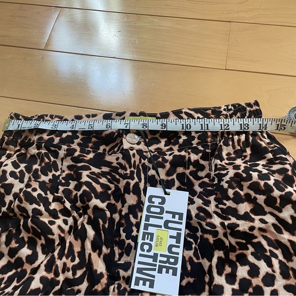 Jenee Naylor High-Rise Pull on Shorts - Picture 4 of 6